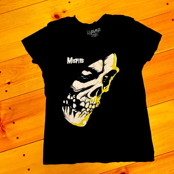 Hot Topic Tops - Women’s Hot Topic Misfits T size L